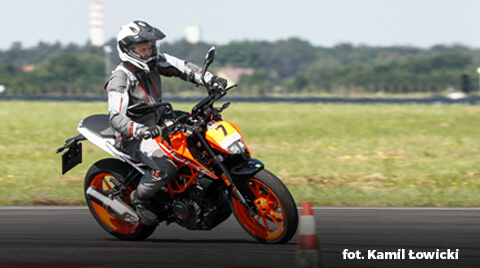 female motorcycle training by MotoBirds