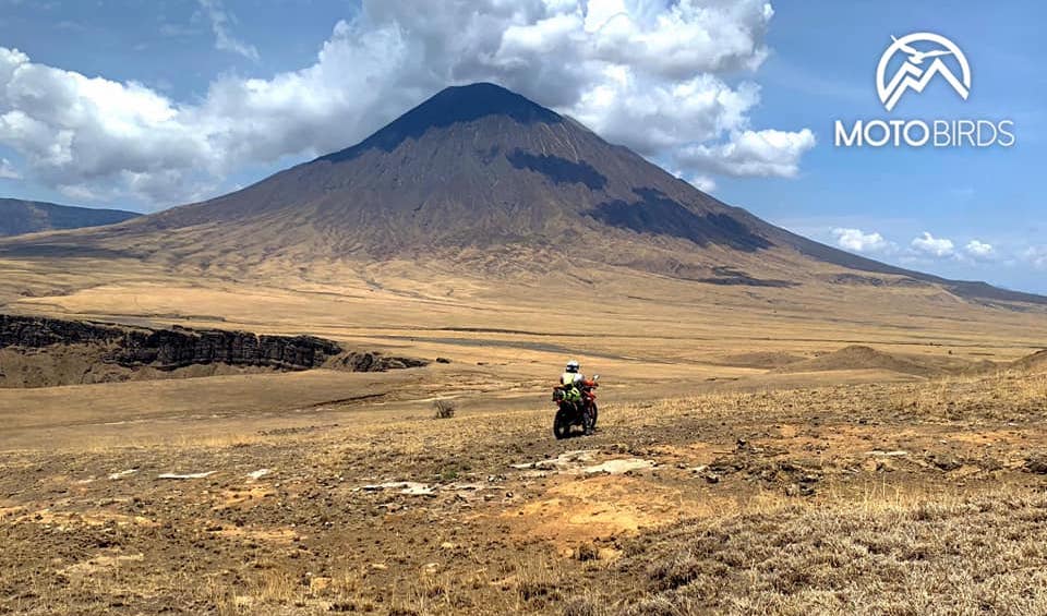 Jazda motocyklem przez step w Tanzanii