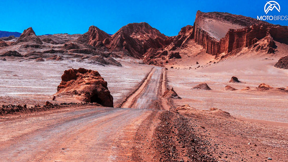 jazda motocyklem po wydmach w Namibii