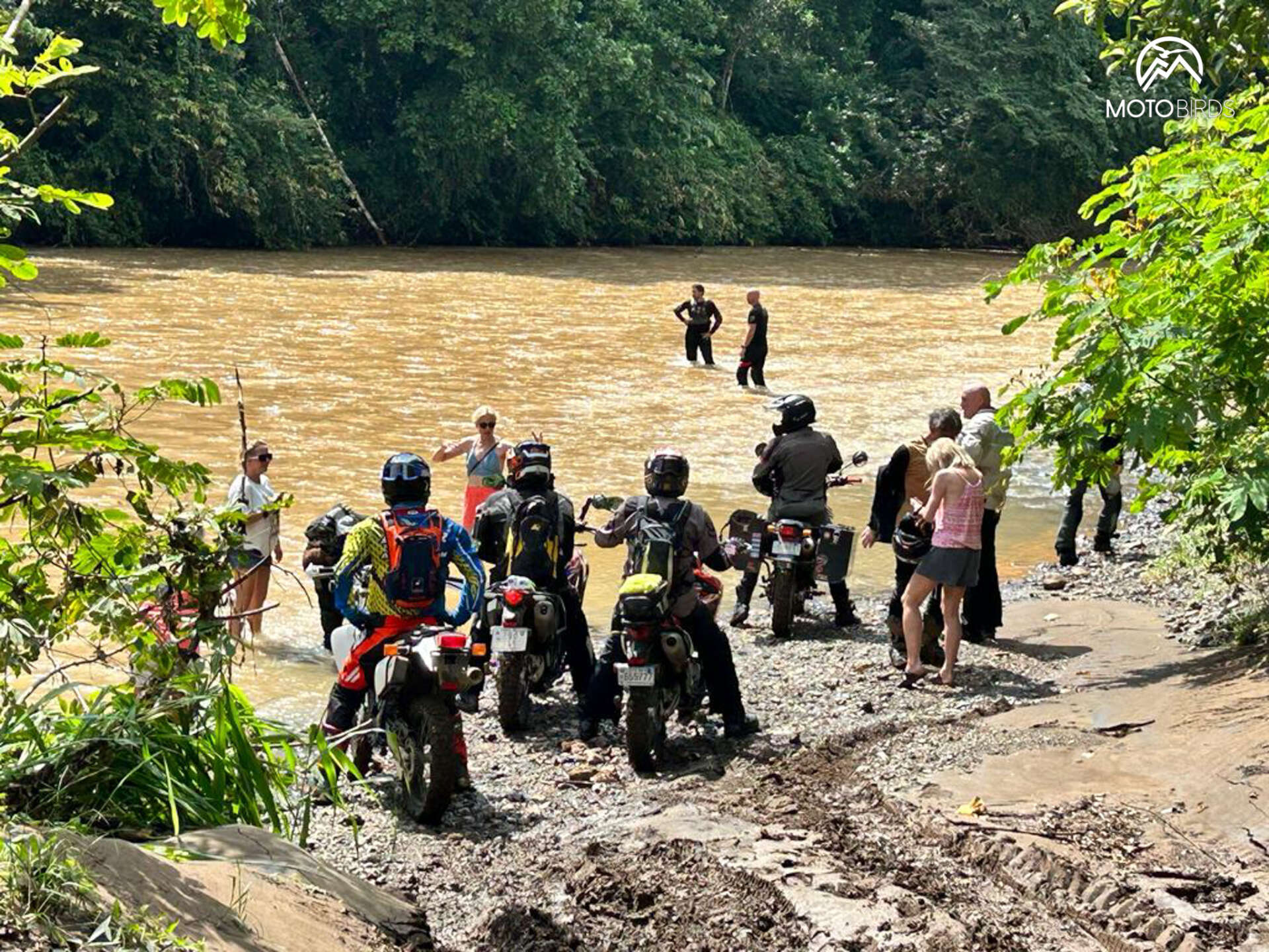 Adventure riding in Costarica Podróż motocyklem przez Chiny / Motorcycle journey through China