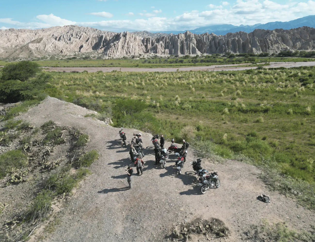 •	motocykle na trasie przez Andy w Argentynie