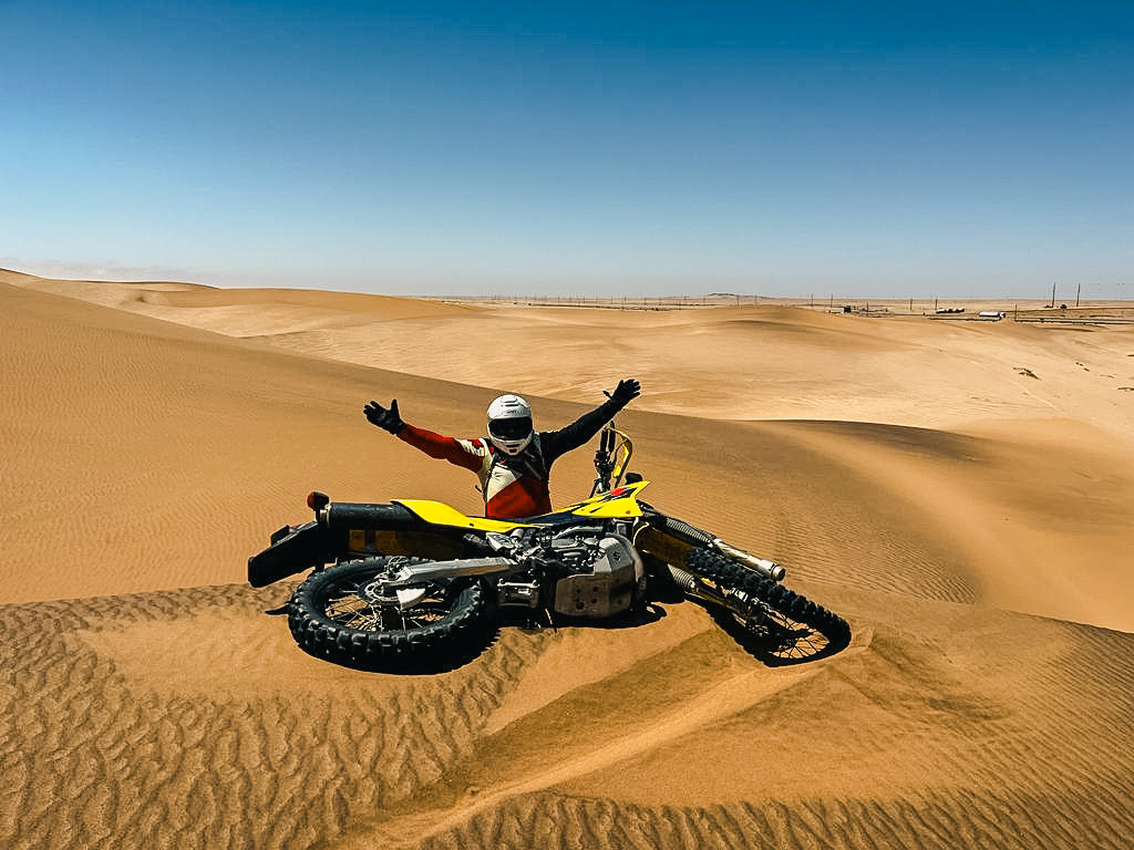 MOTOBIRDS NAMIBIA (32) Solnisko i krajobraz wymagający nawigacji offline