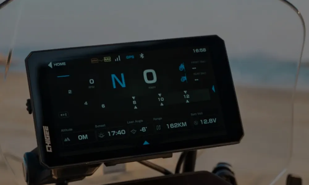 Chigee AIO-5 Play navigation display mounted on a motorcycle Chigee AIO-5 Play navigation display mounted on a motorcycle