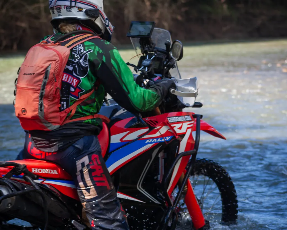 A rider testing Chigee AIO-5 Play in demanding terrain A rider testing Chigee AIO-5 Play in demanding terrain